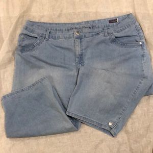 BOGO Sale: Gloria Vanderbilt Light Denim Capris
